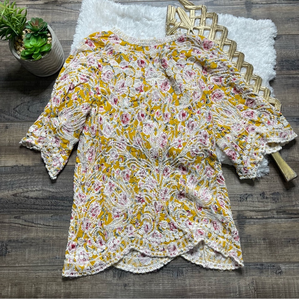 Solitaire Floral Embroidery Stitch Top - Picture 8 of 10